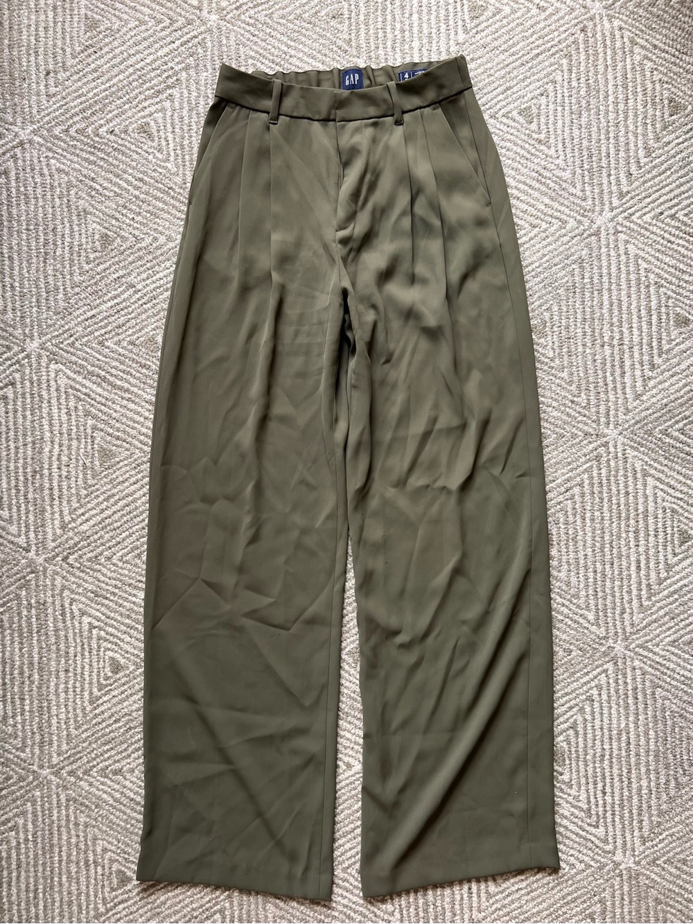 GAP Women’s pleated wide leg trouser size 4 TALL